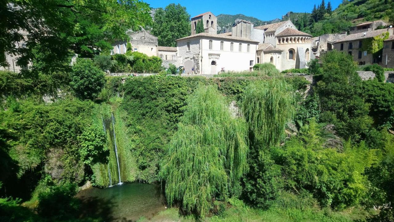 Gite De La Tour Saint-Guilhem-le-Desert Bagian luar foto
